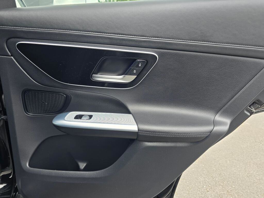 Used 2023 Mercedes-Benz GLC 300 4MATIC image 25