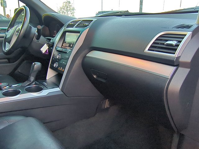 Used 2013 Ford Explorer XLT image 23