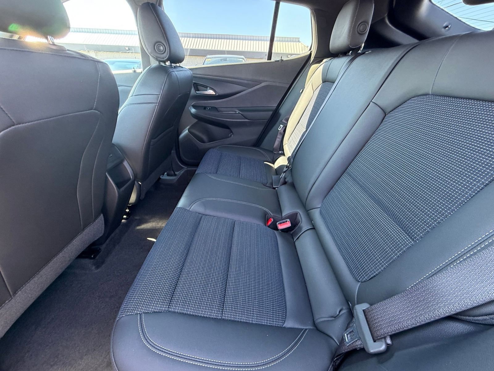 Used 2025 Buick Envista Preferred image 24