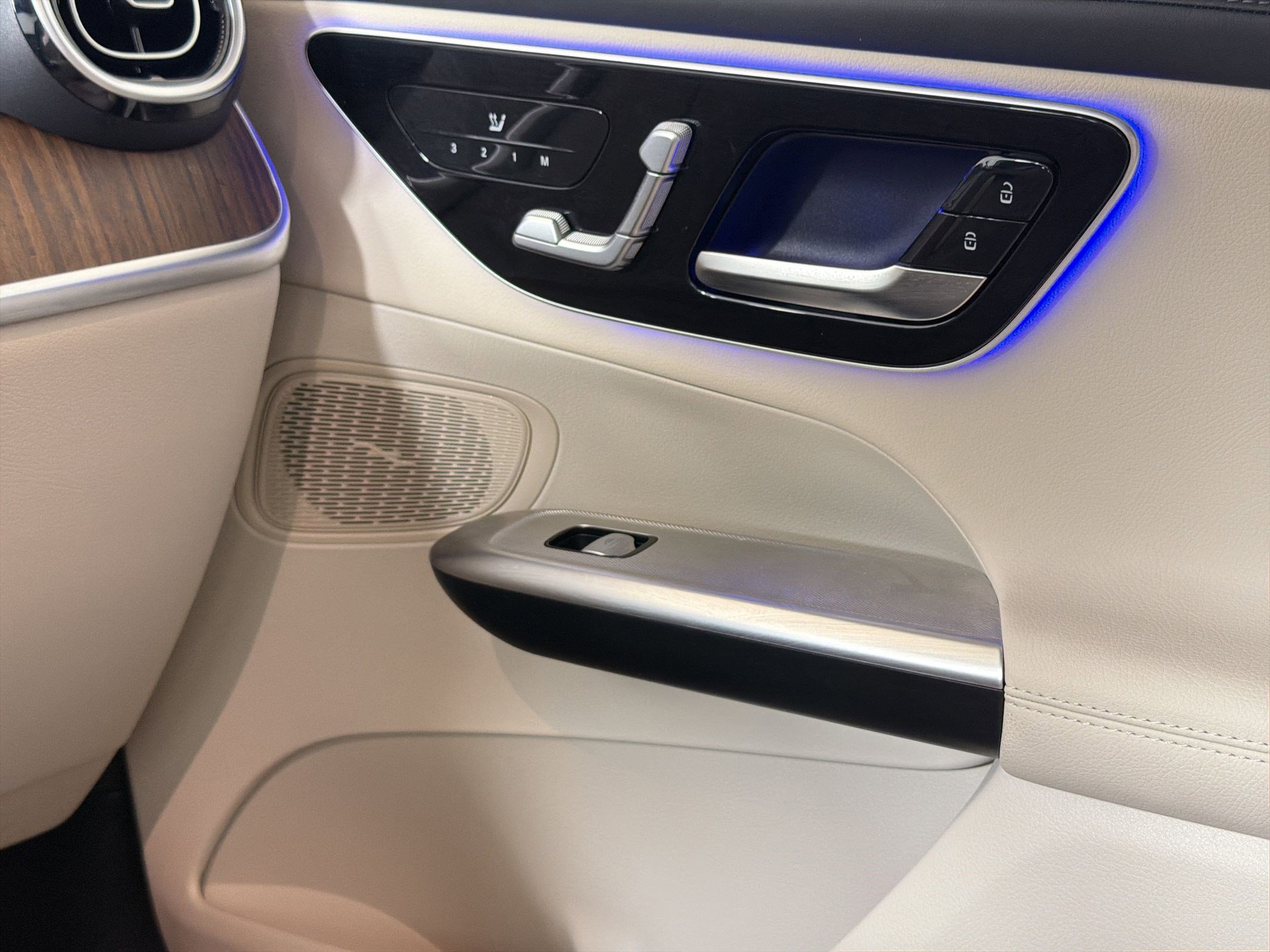 Used 2024 Mercedes-Benz GLC 300 image 26