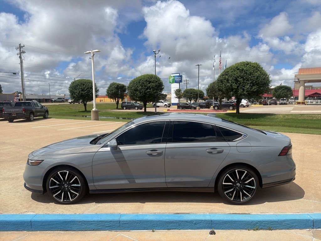 Used 2024 Honda Accord Touring image 11