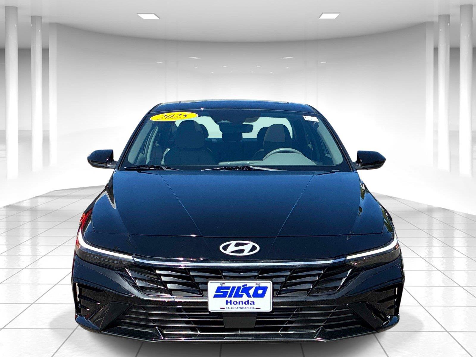 Used 2025 Hyundai Elantra SEL FWD image 2
