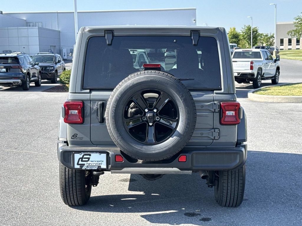 Used 2022 Jeep Wrangler Unlimited Sahara AWD/4WD image 26