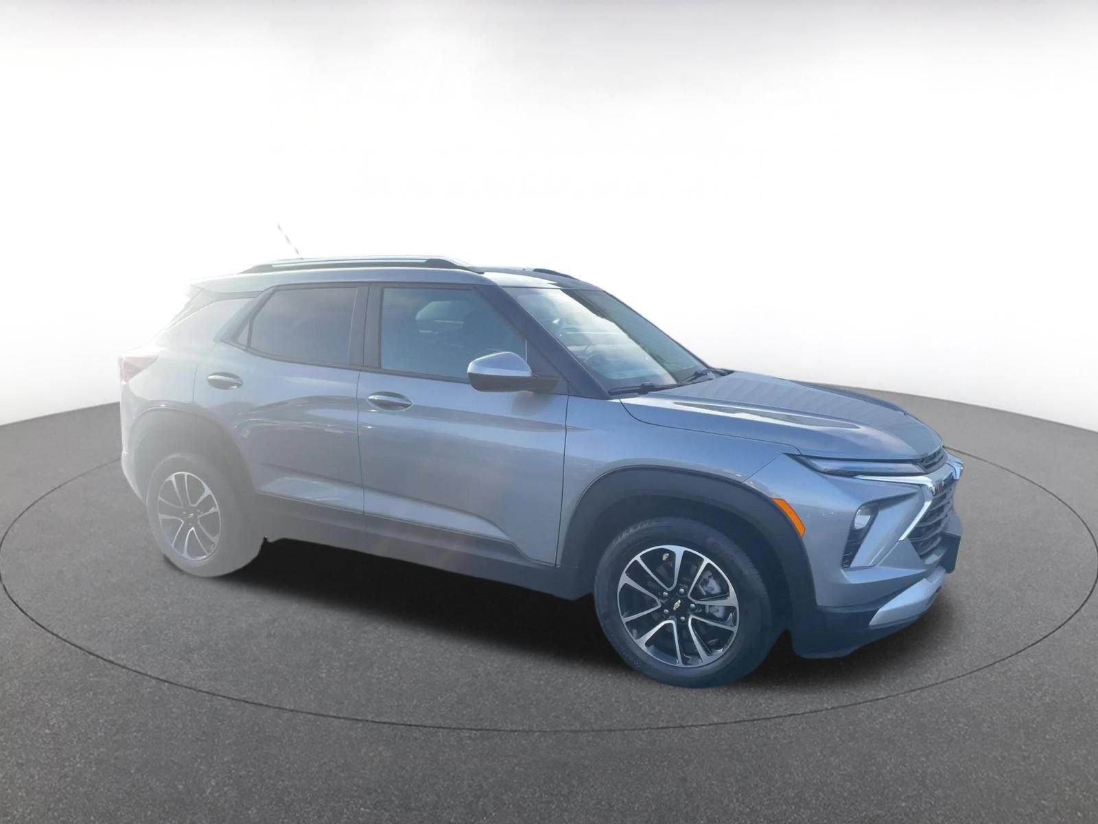 Used 2025 Chevrolet TrailBlazer LT image 2