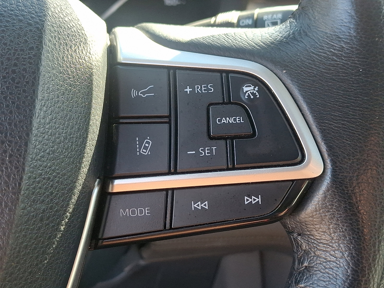 Used 2023 Toyota Sienna XLE image 21