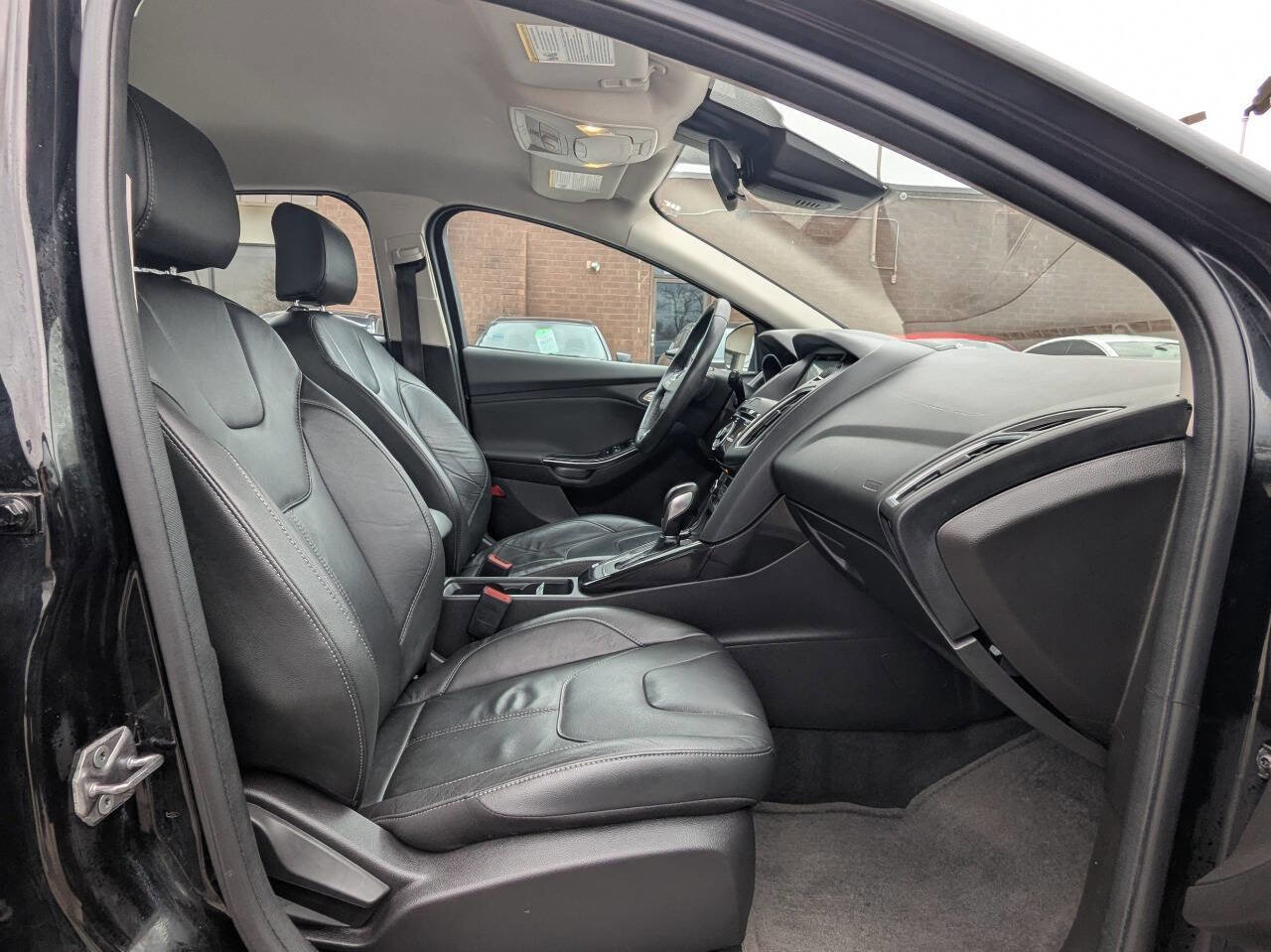 Used 2016 Ford Focus Titanium w/ Titanium Technology Package image 17