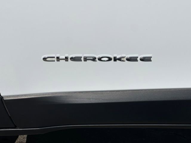 Used 2015 Jeep Cherokee Limited image 11