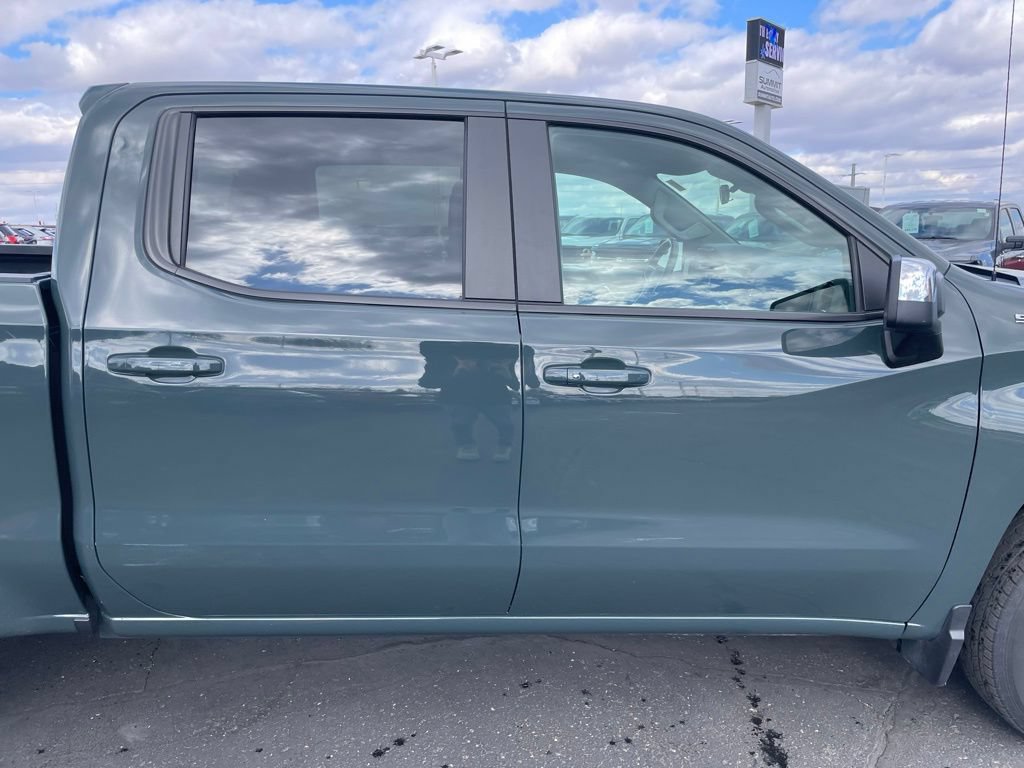 Used 2025 Chevrolet Silverado 1500 LT AWD/4WD image 32