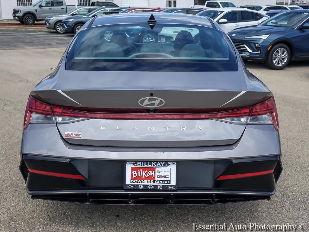 Used 2025 Hyundai Elantra SEL FWD image 7