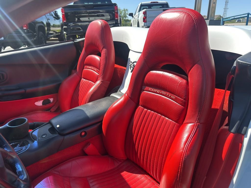 Used 2000 Chevrolet Corvette Convertible w/ Memory Pkg RWD image 14