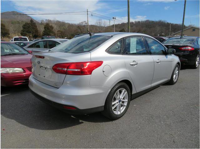 Used 2015 Ford Focus SE image 2
