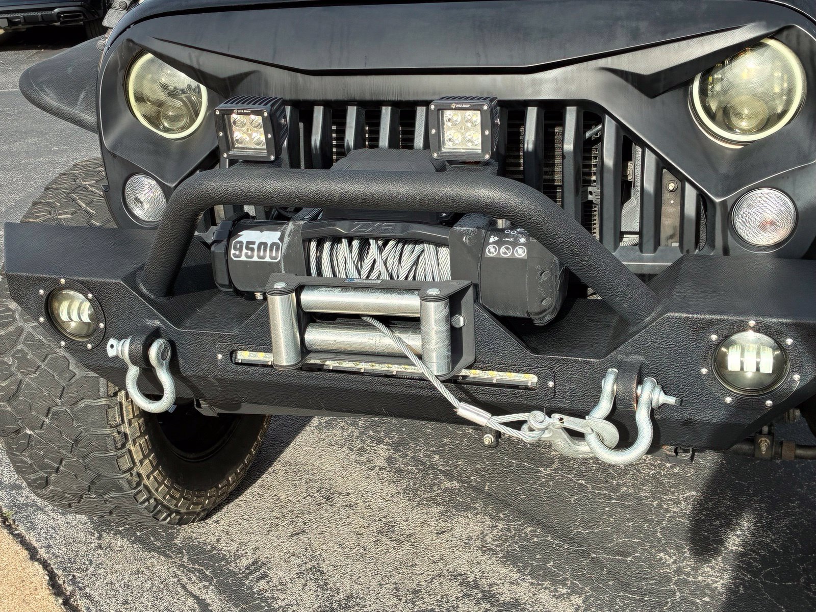 Used 2015 Jeep Wrangler Unlimited Sahara w/ Connectivity Group AWD/4WD image 11