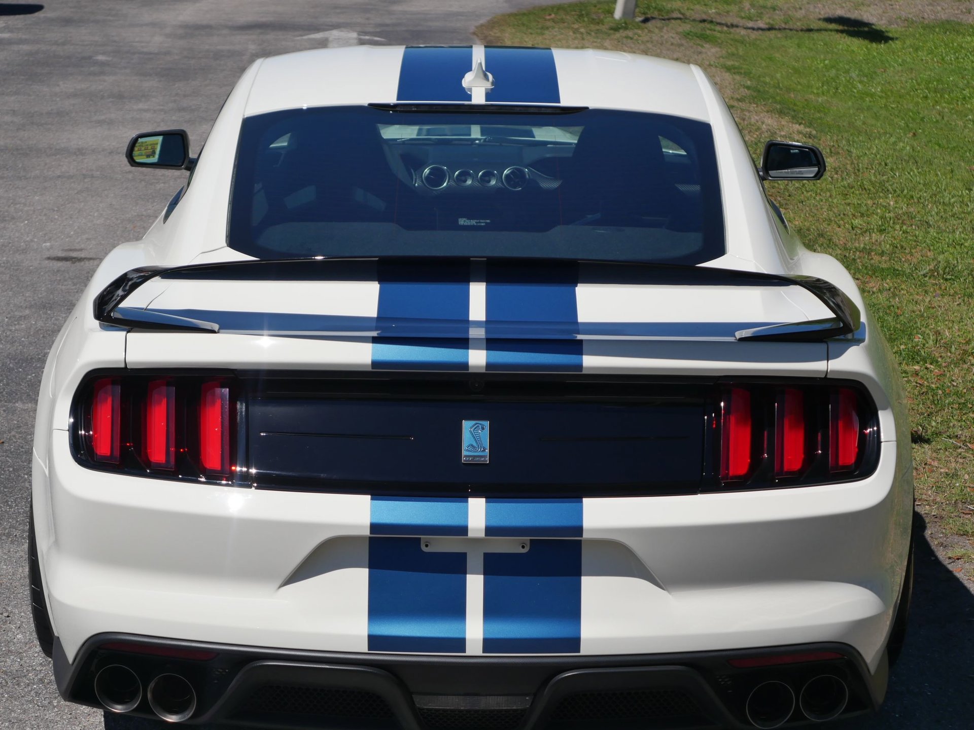 Used 2020 Ford Mustang Shelby GT350R w/ GT350R Equipment Group 920A RWD image 22