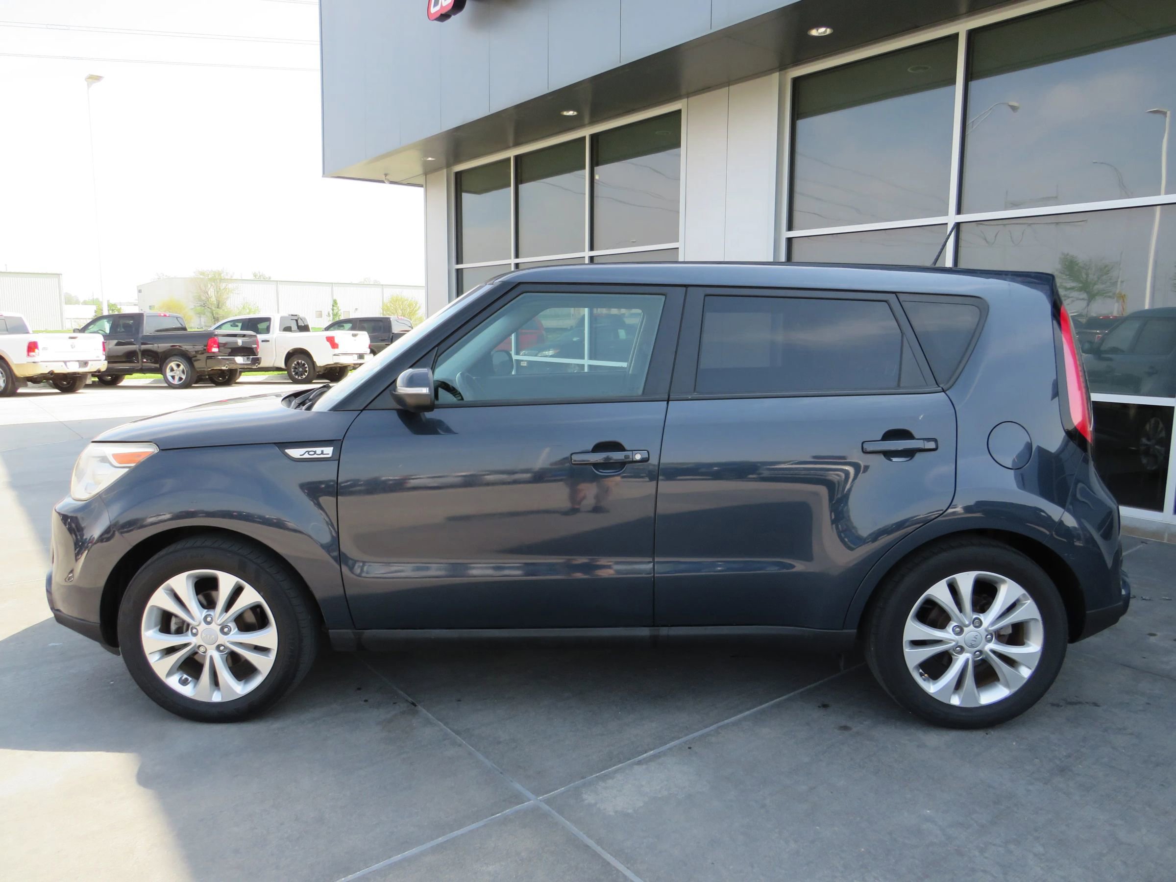 Used 2016 Kia Soul ! w/ Premium Package FWD image 4