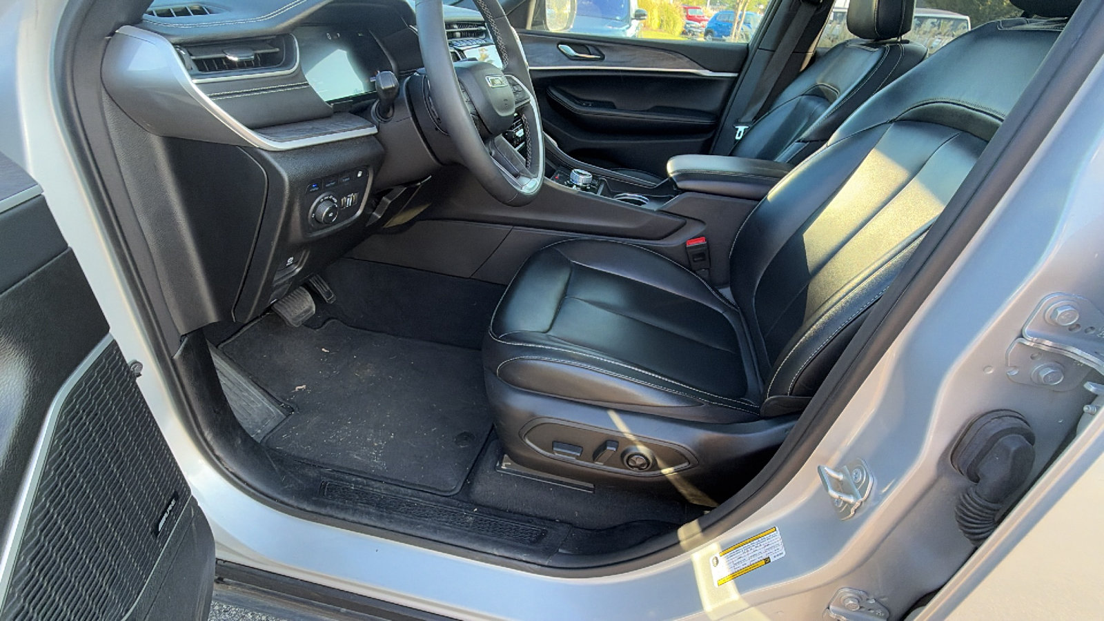 Used 2024 Jeep Grand Cherokee Limited 4xe AWD/4WD image 16