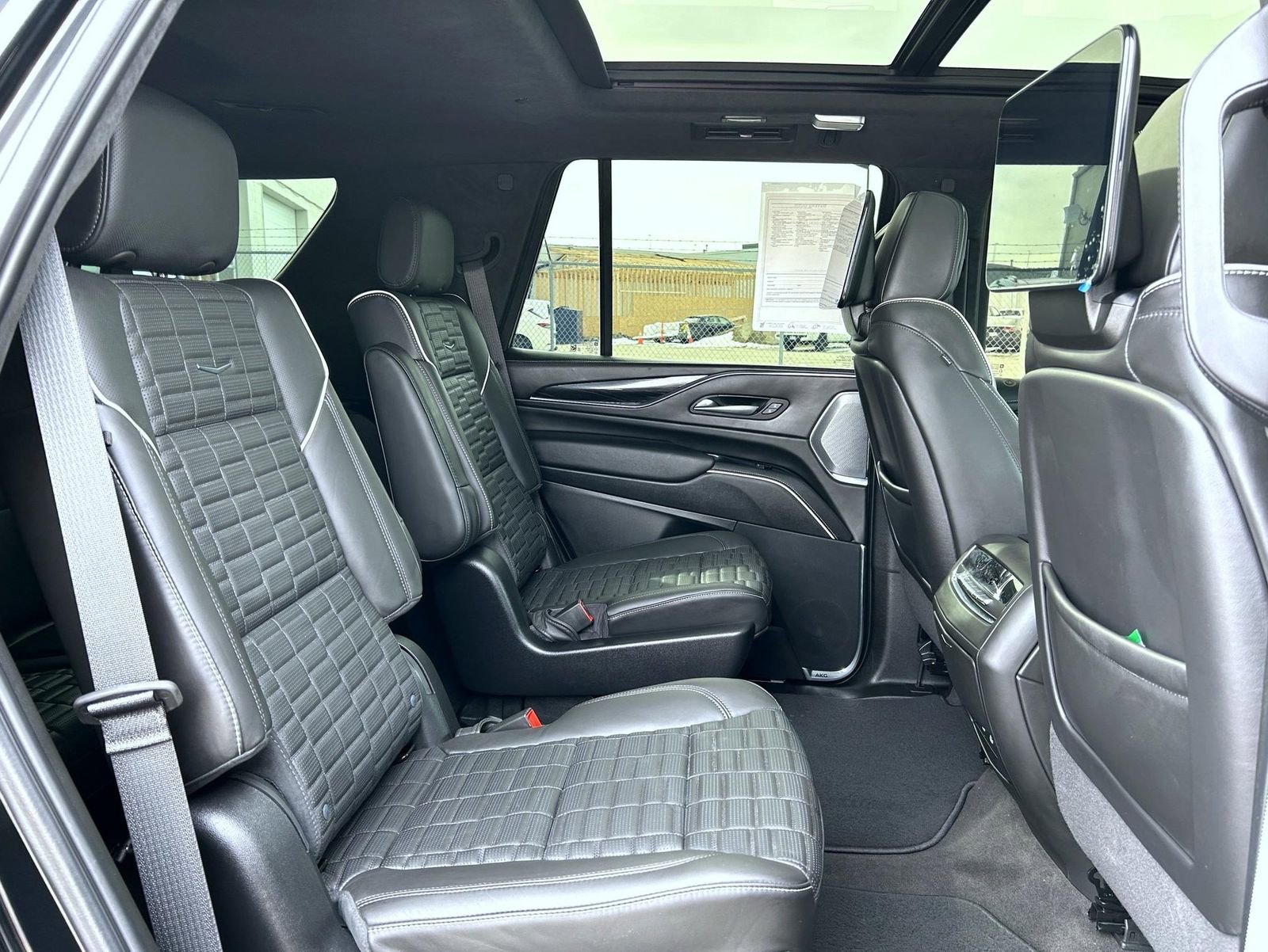 Certified 2024 Cadillac Escalade V w/ LPO, ONYX Package image 20