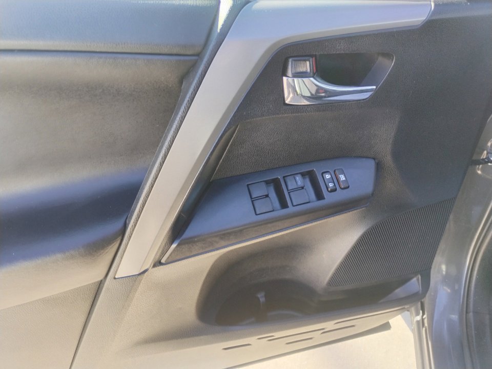 Used 2018 Toyota RAV4 XLE image 35