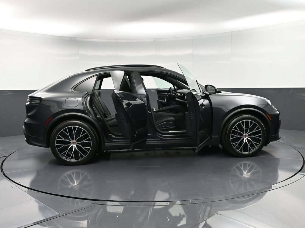 Certified 2025 Porsche Macan Electric RWD image 36