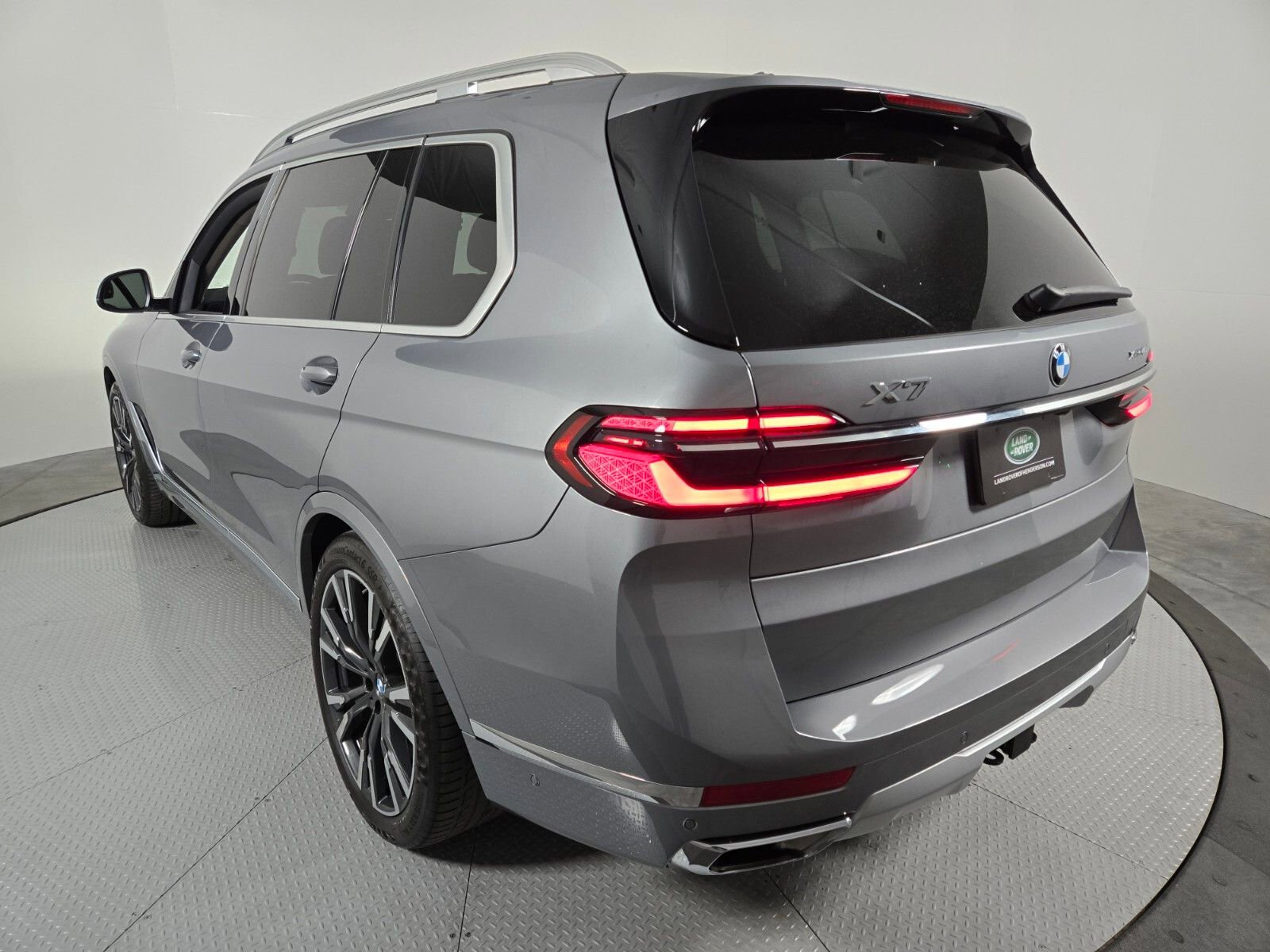Used 2024 BMW X7 xDrive40i w/ Parking Assistance Package image 18