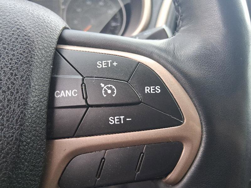 Used 2015 Jeep Cherokee Latitude w/ Cold Weather Group image 38