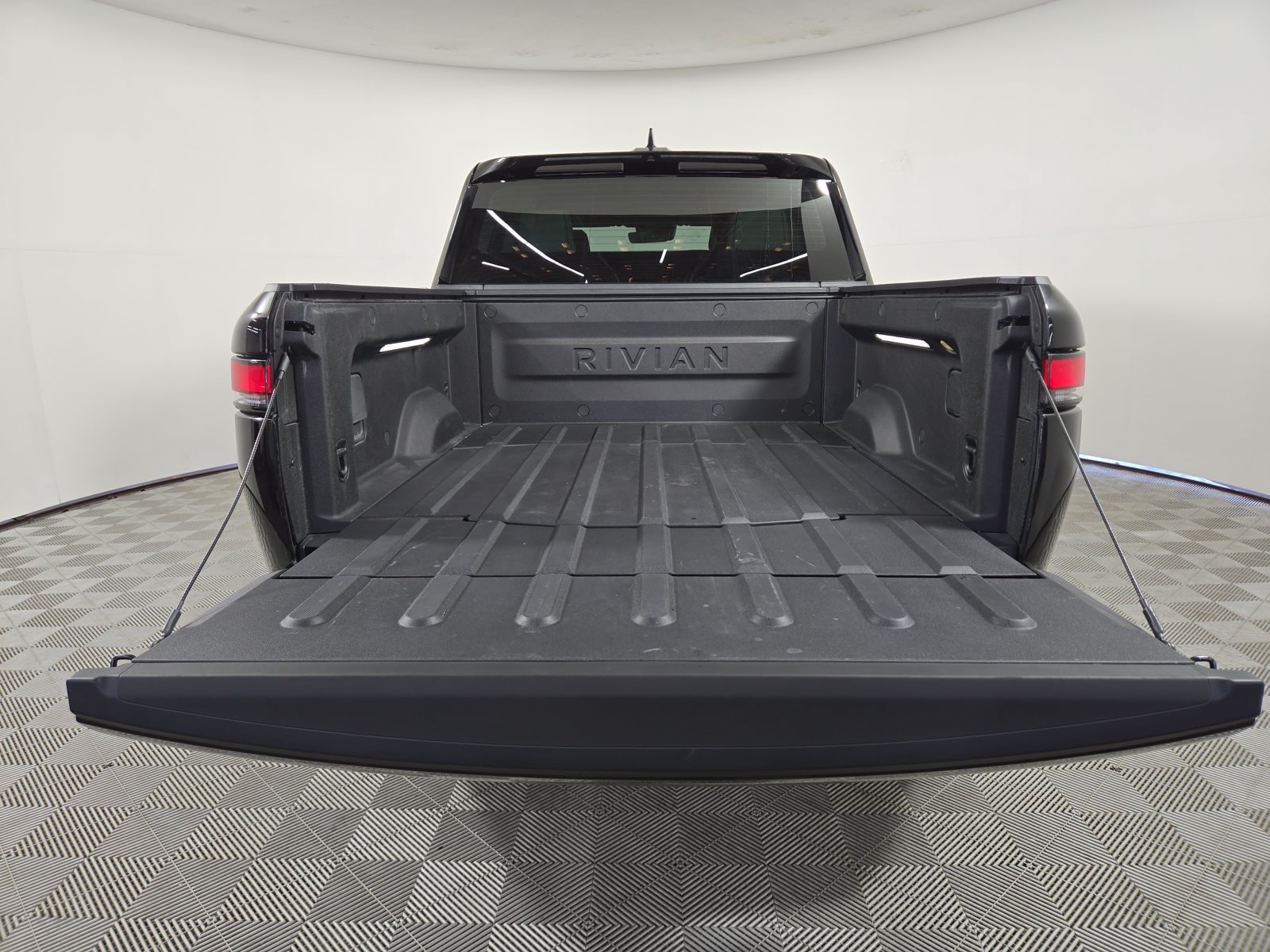 Used 2023 Rivian R1T Adventure Quad AWD/4WD image 15