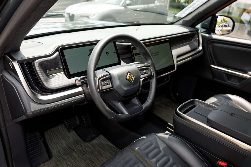 Used 2025 Rivian R1T Adventure Dual AWD/4WD image 30