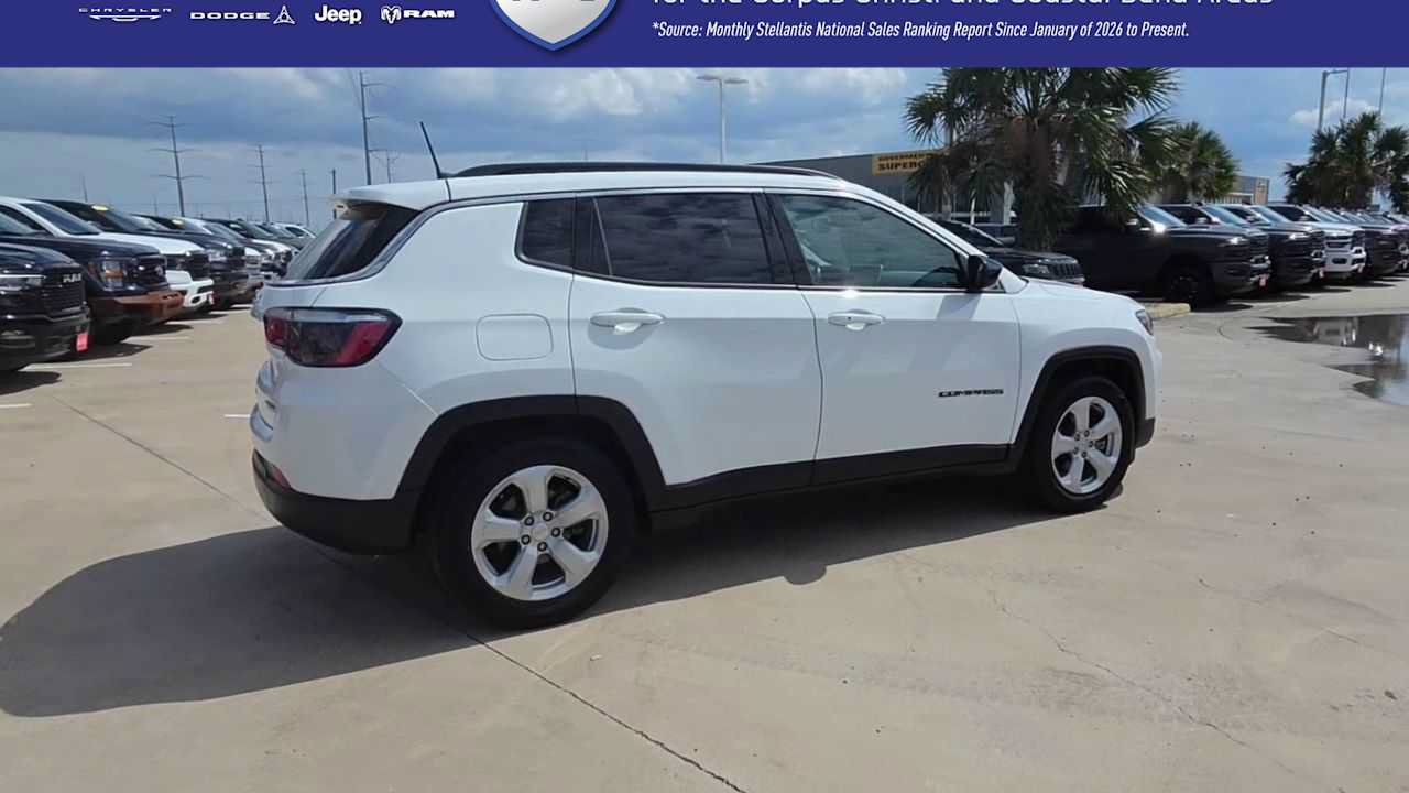 Used 2022 Jeep Compass Latitude w/ Sun and Sound Group FWD image 8