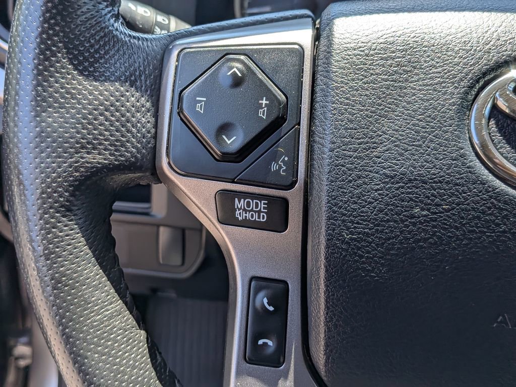Used 2017 Toyota Tacoma SR5 w/ SR5 Appearance Package (SM) image 19
