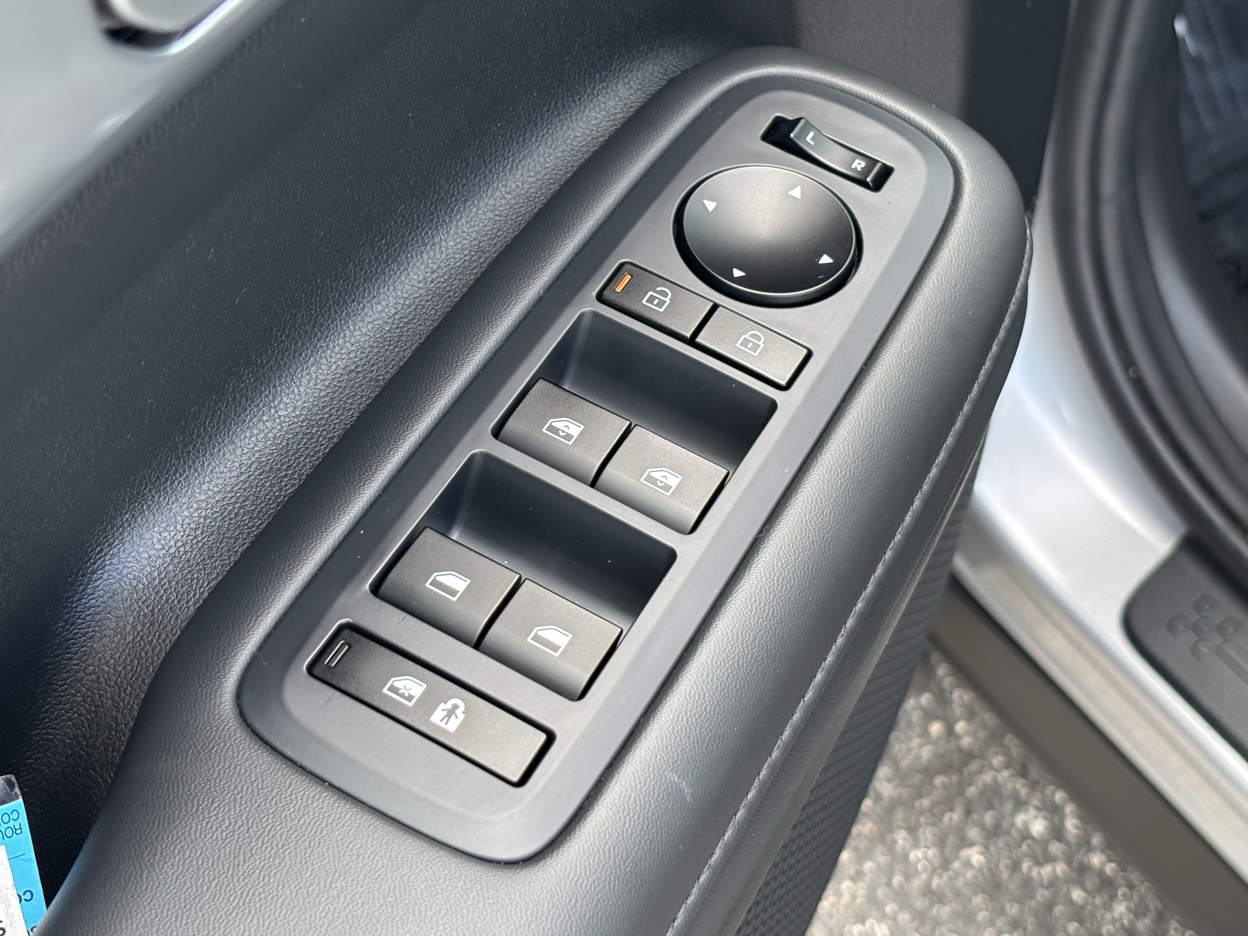 Used 2025 Hyundai Santa Fe SEL FWD image 17