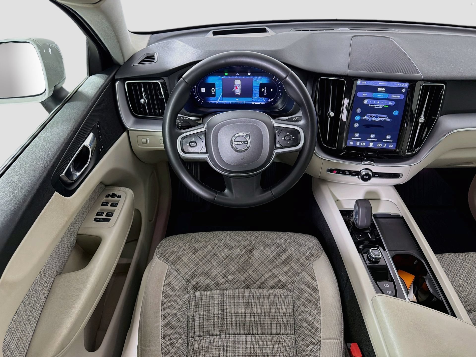 Certified 2022 Volvo XC60 B5 Momentum w/ Advanced Package FWD image 22