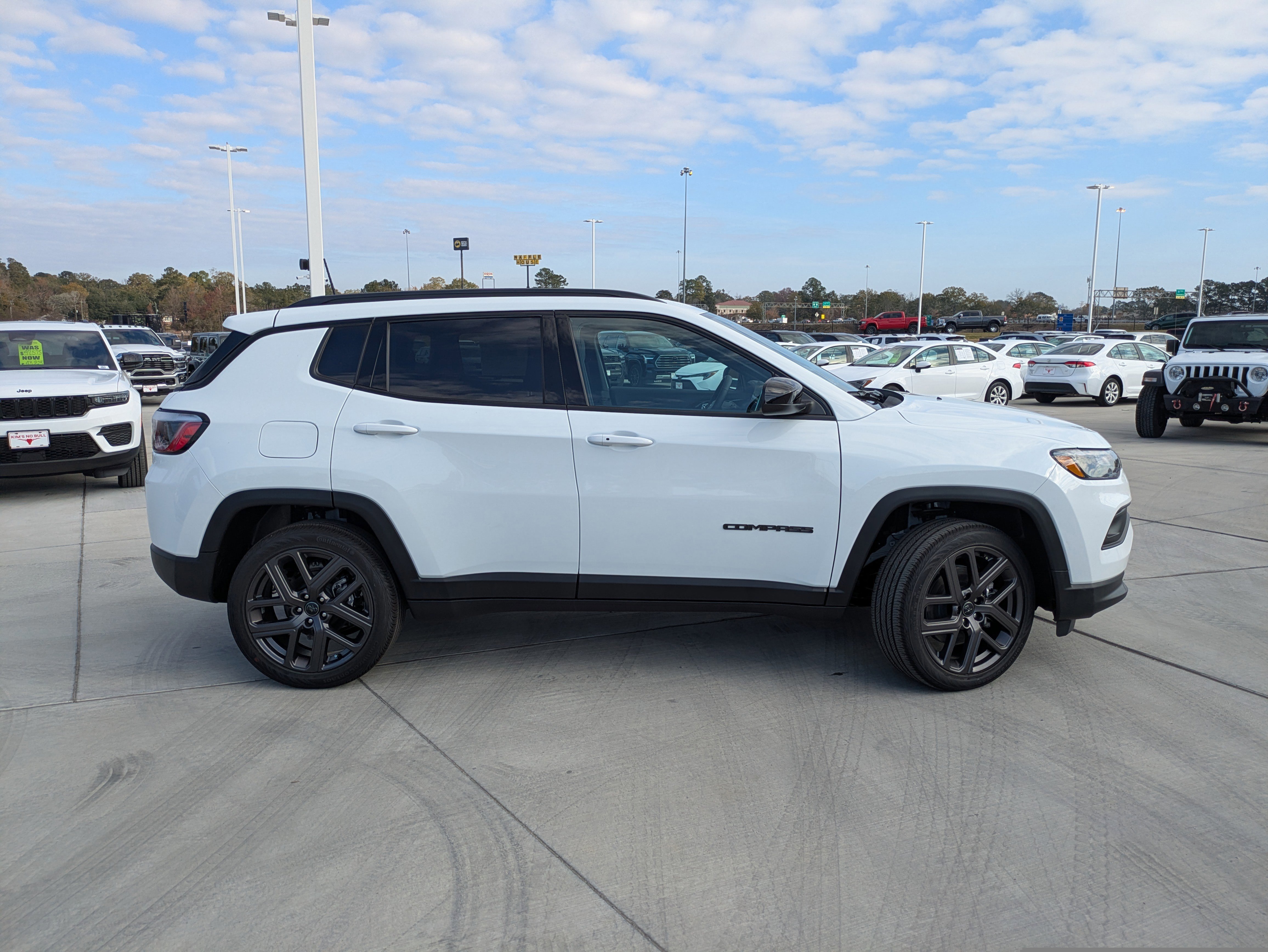 New 2026 Jeep Compass Latitude image 8