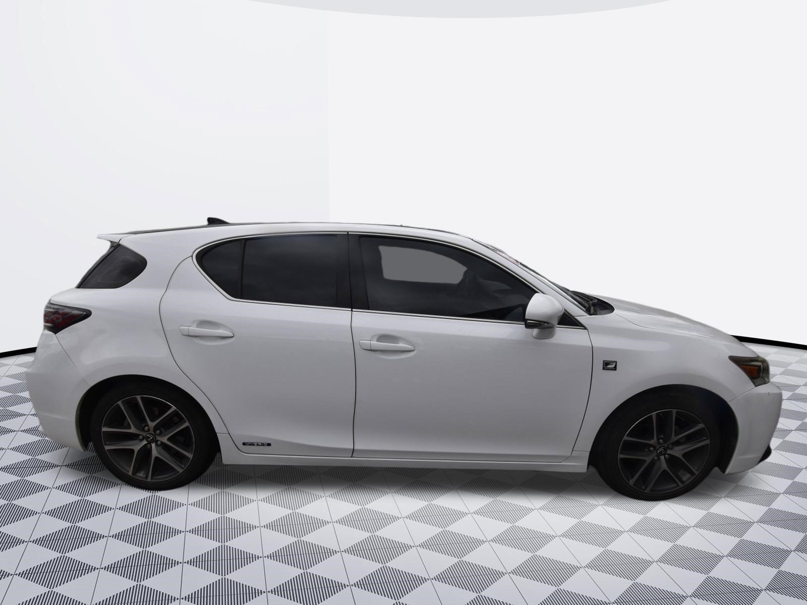 Used 2017 Lexus CT 200h w/ Navigation System Package FWD image 6