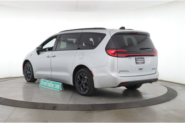 Used 2024 Chrysler Pacifica Premium FWD image 8