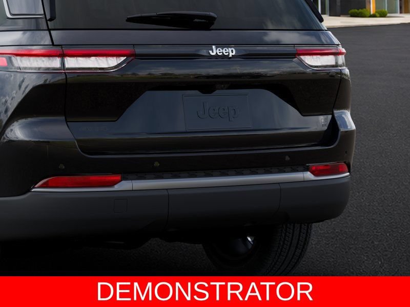 New 2026 Jeep Grand Cherokee Limited AWD/4WD image 13