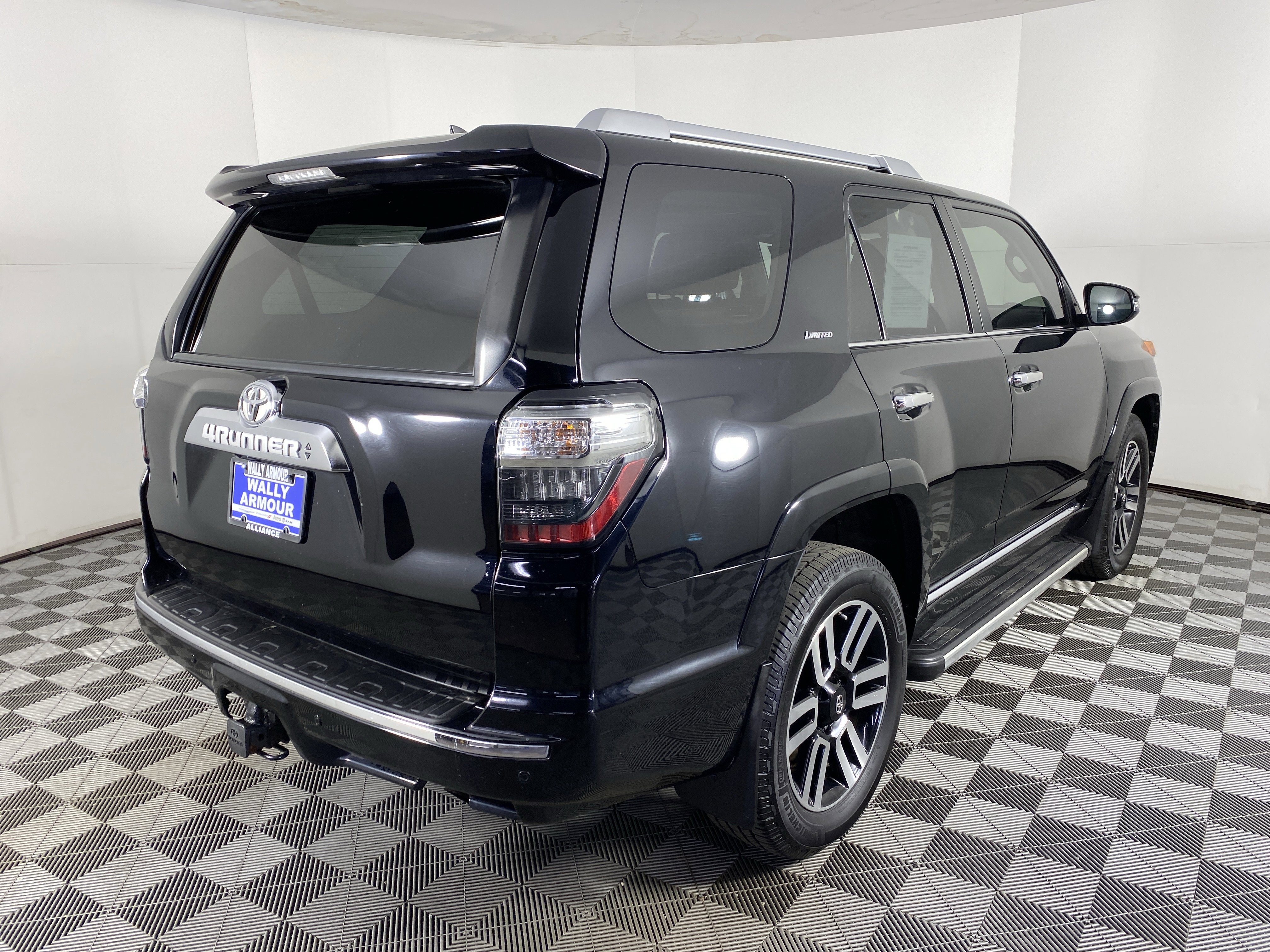 Used 2015 Toyota 4Runner SR5 image 7
