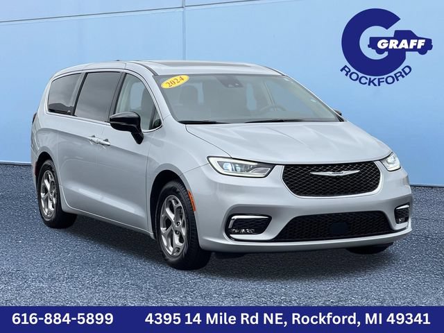 Used 2024 Chrysler Pacifica Limited w/ Trailer Tow Group