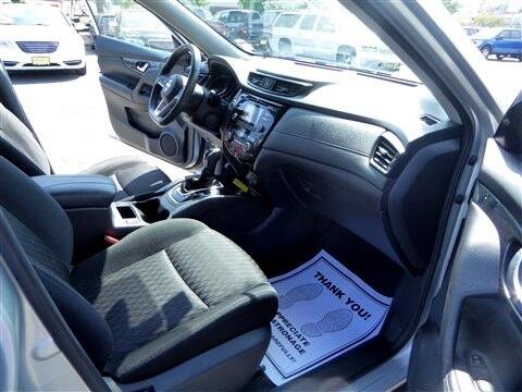 Used 2017 Nissan Rogue SV image 17