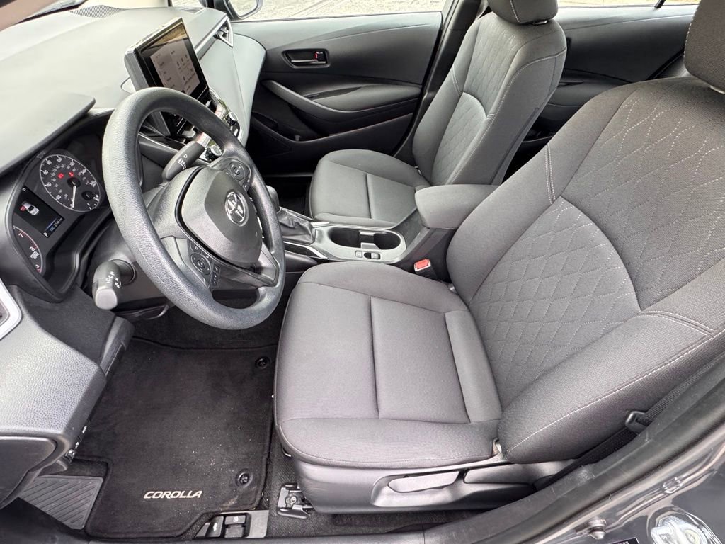 Used 2025 Toyota Corolla LE image 11