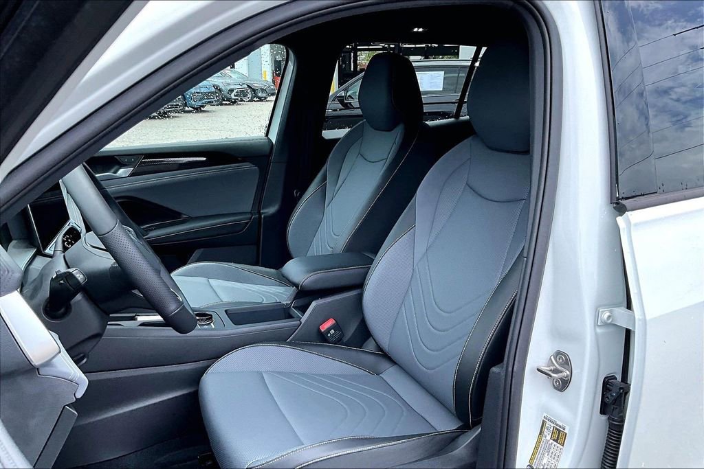 New 2026 Volkswagen Tiguan SE R-Line FWD image 21