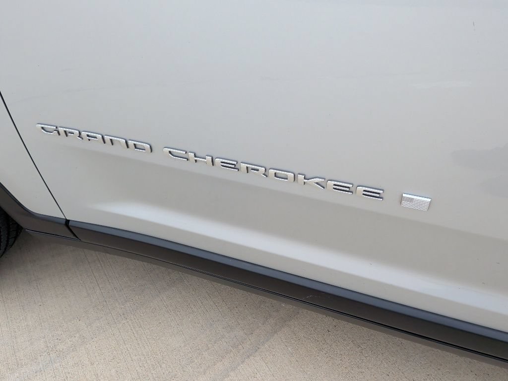 Used 2025 Jeep Grand Cherokee Laredo RWD image 42