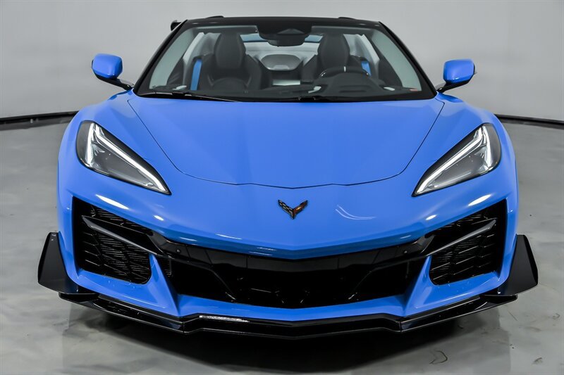 Used 2024 Chevrolet Corvette Z06 w/ Z07 Performance Package RWD image 5