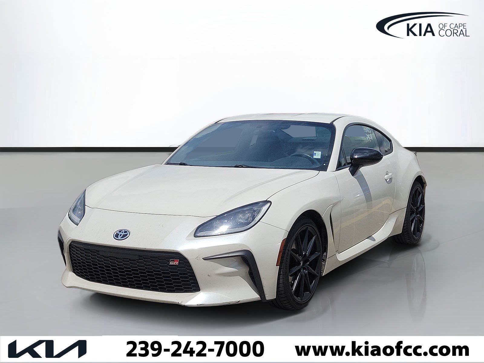 Used 2023 Toyota GR86 Premium RWD image 3