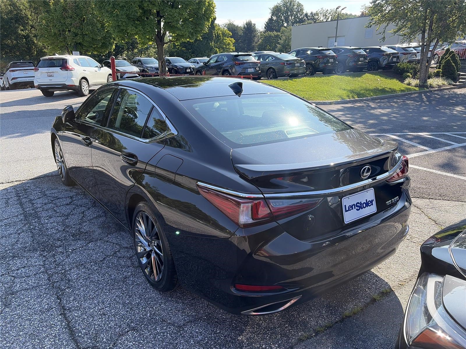Certified 2024 Lexus ES 350 Ultra Luxury w/ Accessory Package (Z2) FWD image 3