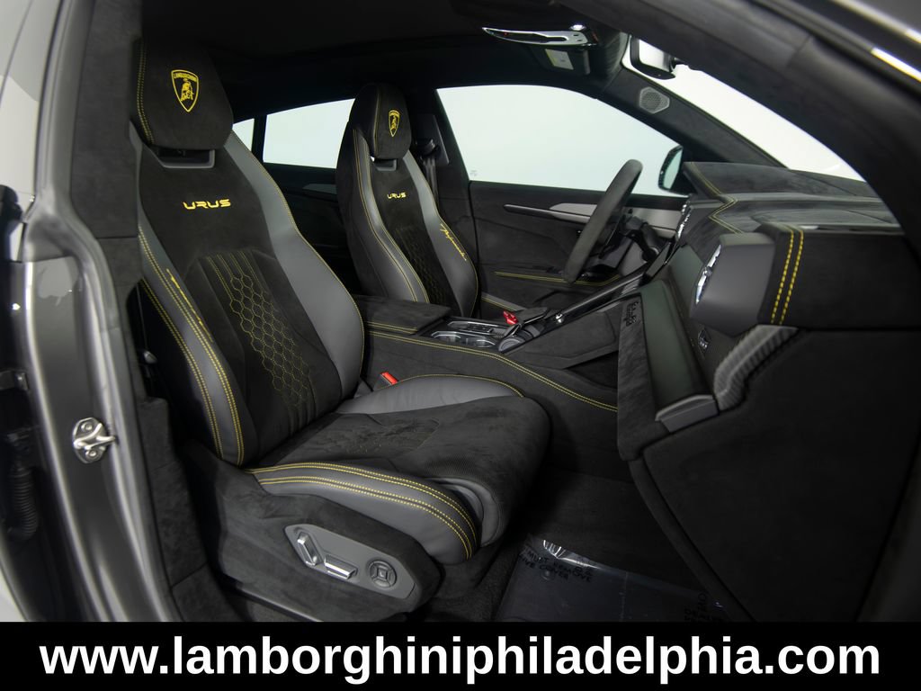 Used 2024 Lamborghini Urus Performante AWD/4WD image 33