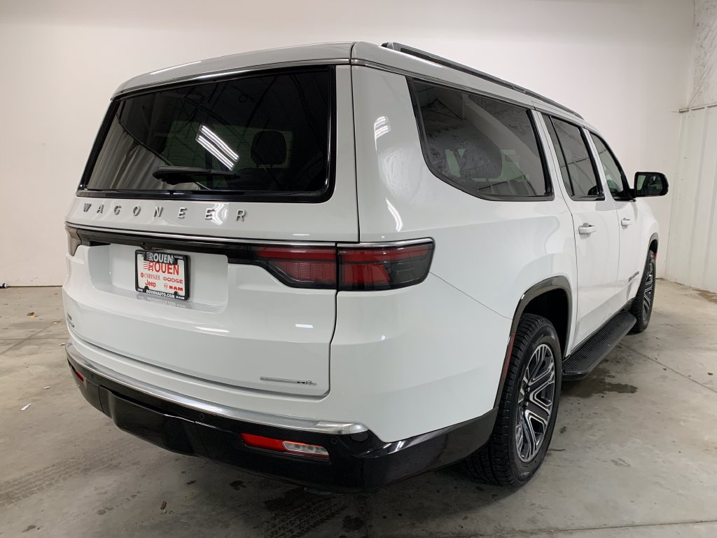 Used 2023 Jeep Wagoneer L Series II AWD/4WD image 30