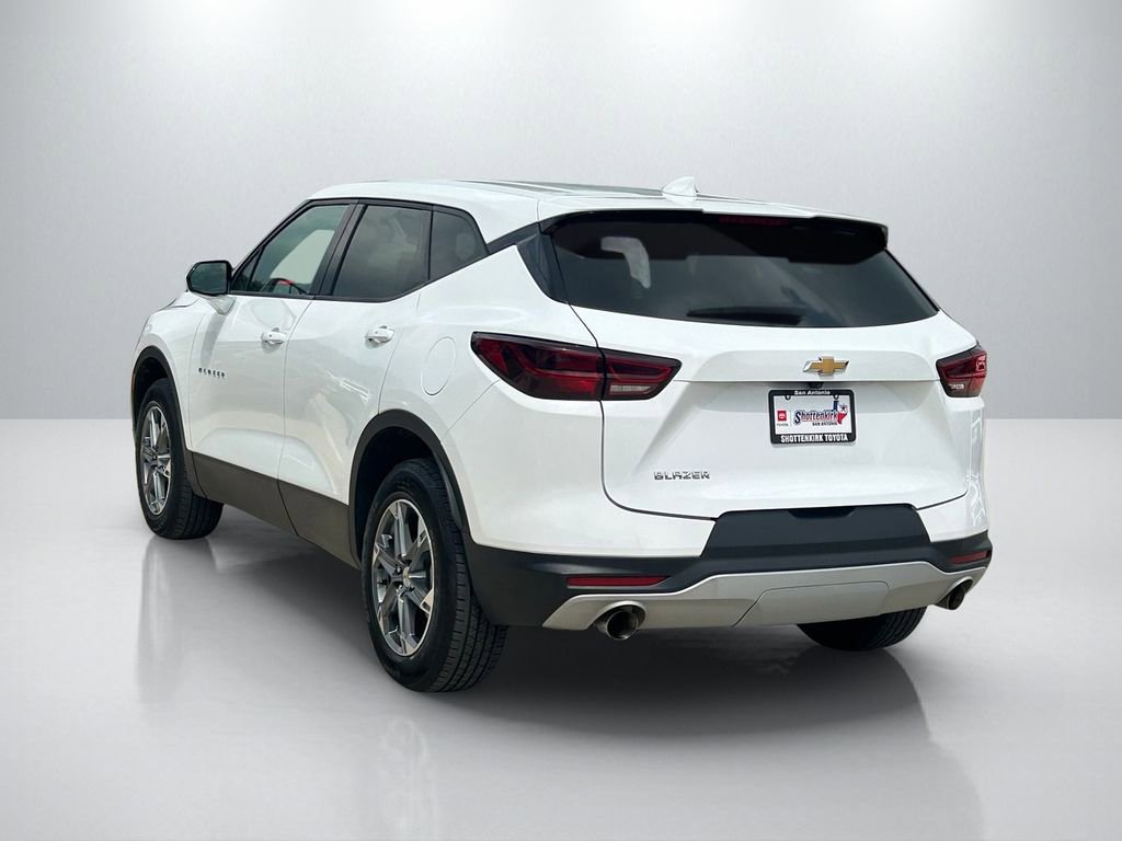 Used 2025 Chevrolet Blazer LT FWD image 7