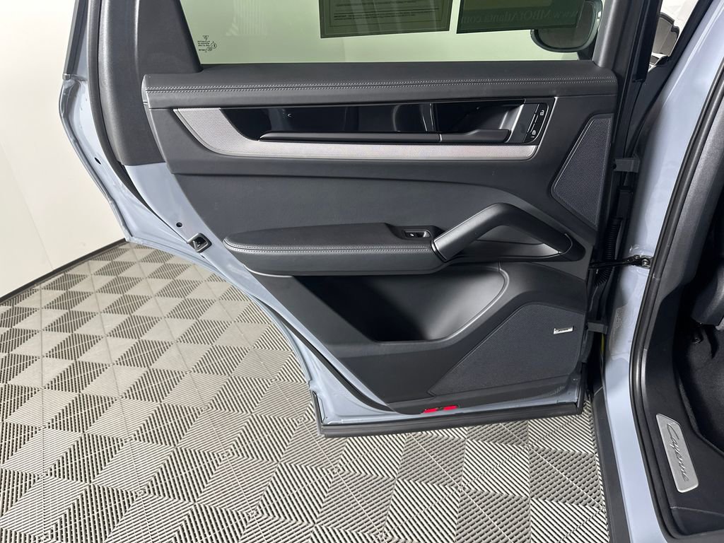 Used 2025 Porsche Cayenne Coupe image 22