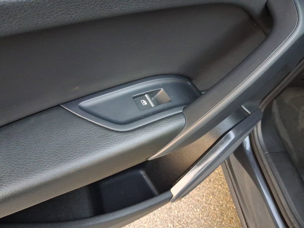 Used 2023 Audi Q5 2.0T Premium w/ Convenience Package image 12