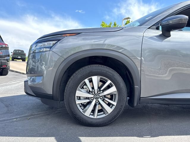 Used 2023 Nissan Pathfinder SL w/ Black Appearance Package AWD/4WD image 32