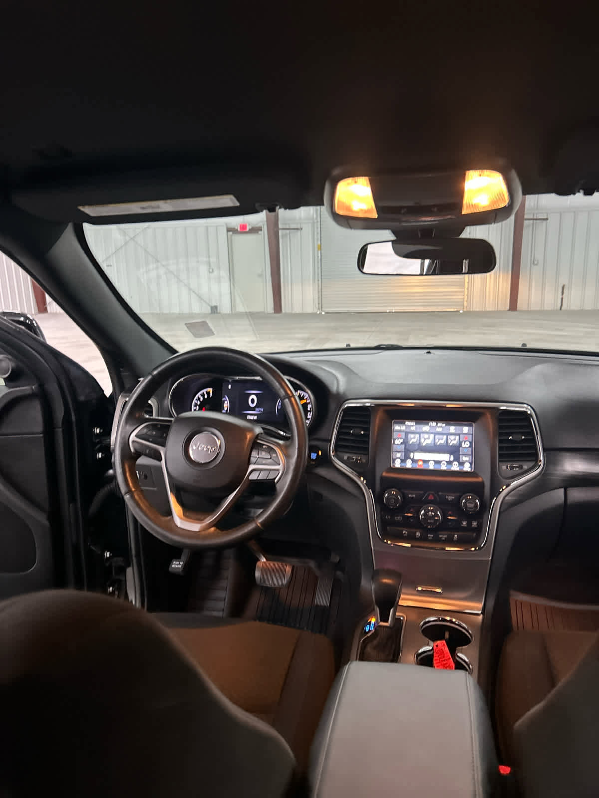 Used 2019 Jeep Grand Cherokee Laredo RWD image 21